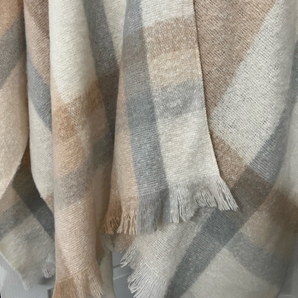 Wrap - Picture 4 of 4